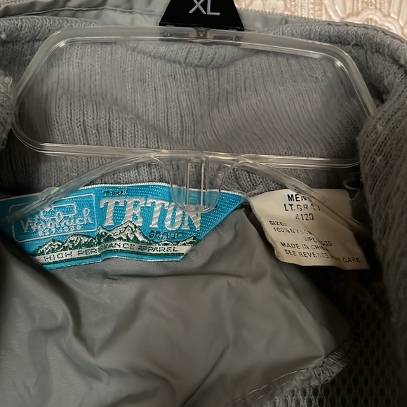 Vintage Windbreaker - Picture 2 of 5